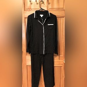 Women’s size M/ soft cotton pajamas. Like new only worn a couple times.